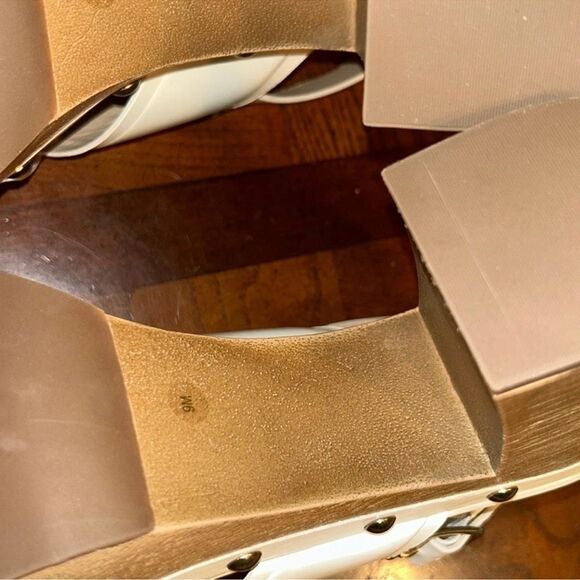 Vince Camuto Cream/ Ivory Slingback
Sandals(Size 9M) - Picture 10 of 15